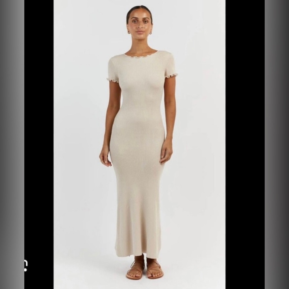 DISSH
MILO STONE CAP SLEEVE MIDI DRESS